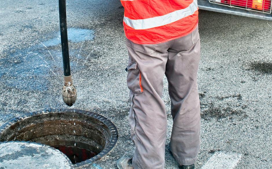 comment déboucher une canalisation de wc Paris 14