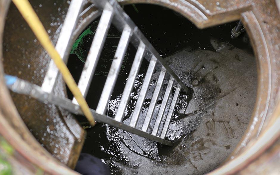 comment déboucher une canalisation de wc Paris 14
